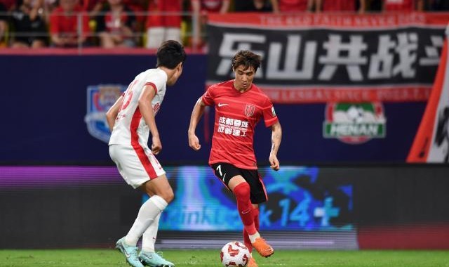 【中超】韦世豪任意球破门后伤退 蓉城1比0亚泰