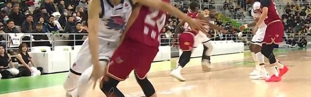 开云移动端-李悦洲登场9分钟4犯规惹争议 媒体人：在一队得虚心一点 光耍帅不行